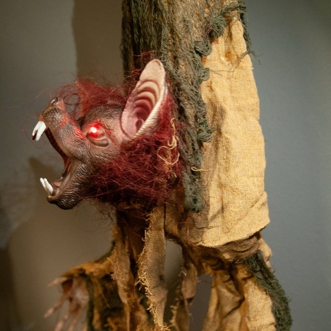 Bat - animated - 50 x 28 x 95 cm