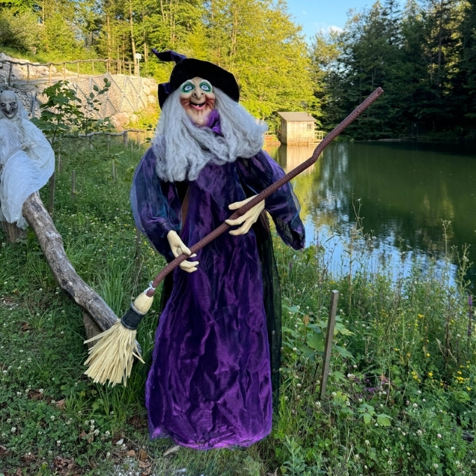 Witch - animated - 70 x 50 x 43 cm