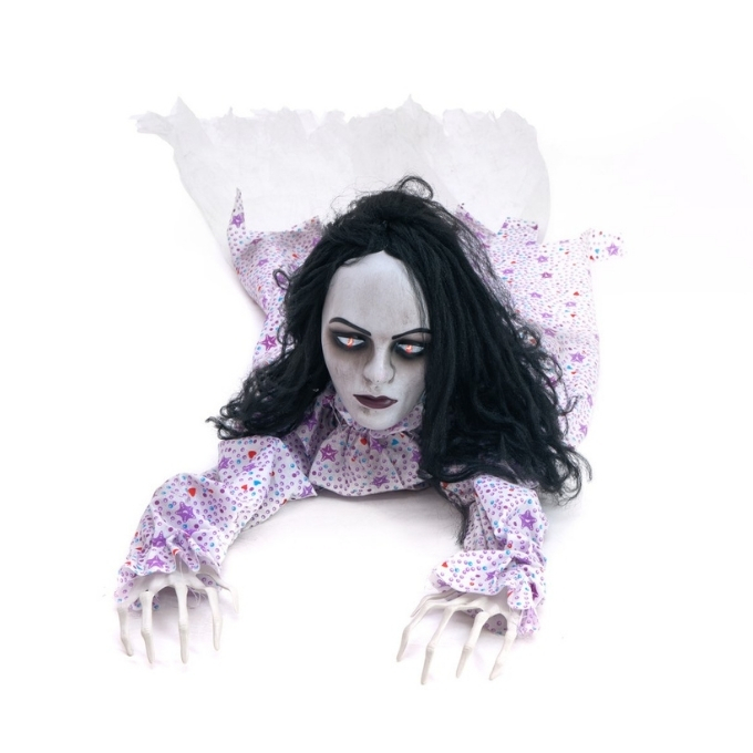 Crawling girl - 150 x 40 x 32 cm